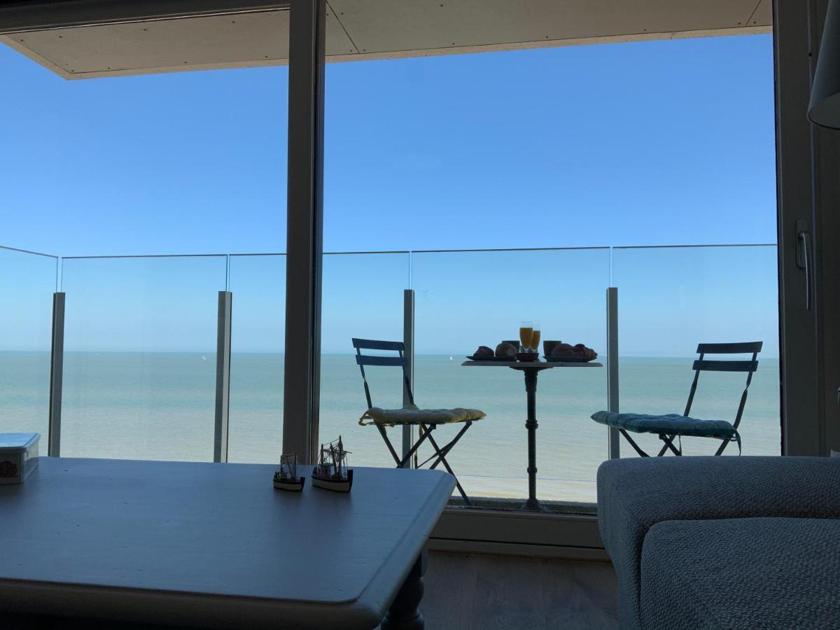 Genieten Van De Vlaamse Kust Met Prachtig Zeezicht Де Хаан Екстериор снимка