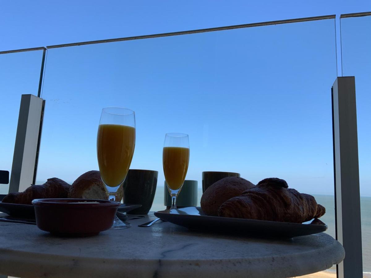 Genieten Van De Vlaamse Kust Met Prachtig Zeezicht Де Хаан Екстериор снимка