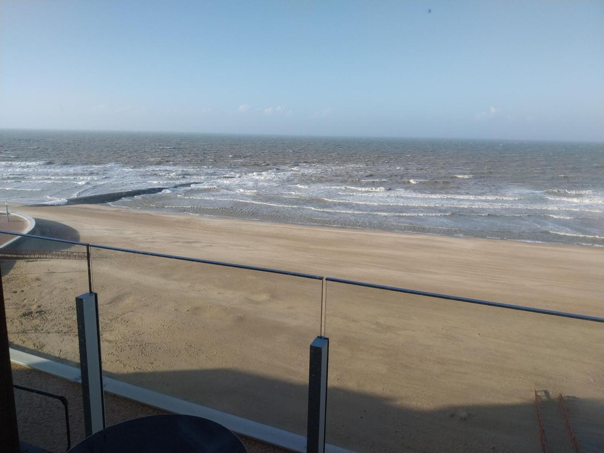 Genieten Van De Vlaamse Kust Met Prachtig Zeezicht Де Хаан Екстериор снимка